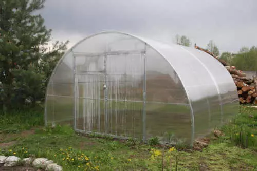 Praktický polykarbonátový skleník 4×4 m